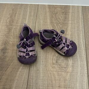 Little Kid Size 9 Keen Water Sandals